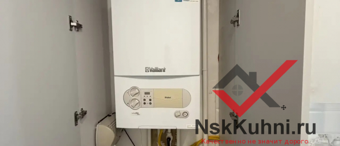 Свежий монтаж: современная встроенная кухня в контрастных тонах image 3